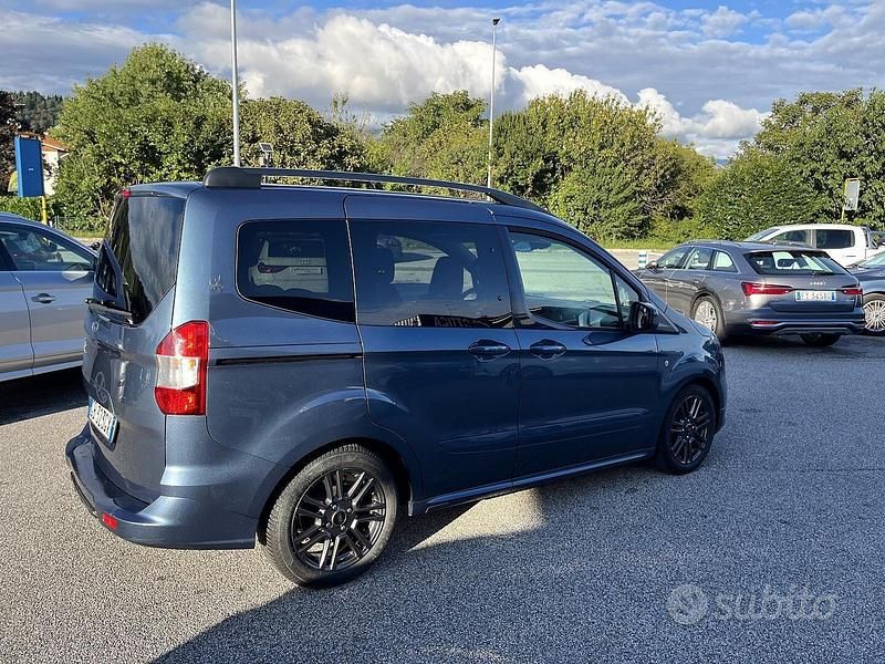 Usata Ford Tourneo 100 CV (73 kW) 2020 Blu Monovolume