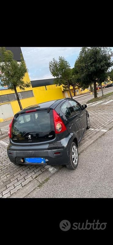 Usata Peugeot 107 68 CV (50 kW) 2011 Grigio Utilitaria