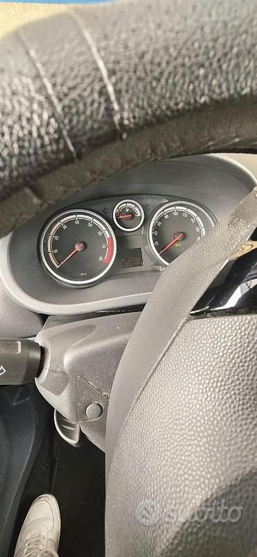 Usata Opel Corsa Edition 75 CV (55 kW) 2014 Bianco Berlina