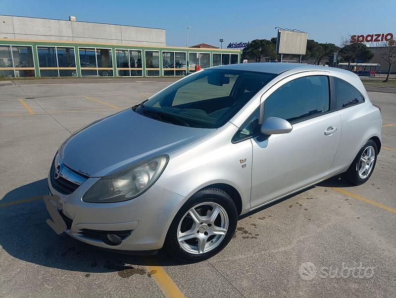 Usata Opel Corsa 85 CV (62 kW) 2011 Grigio Utilitaria
