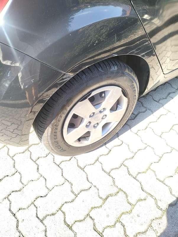 Usata Kia Venga 90 CV (66 kW) 2013 Nero Utilitaria