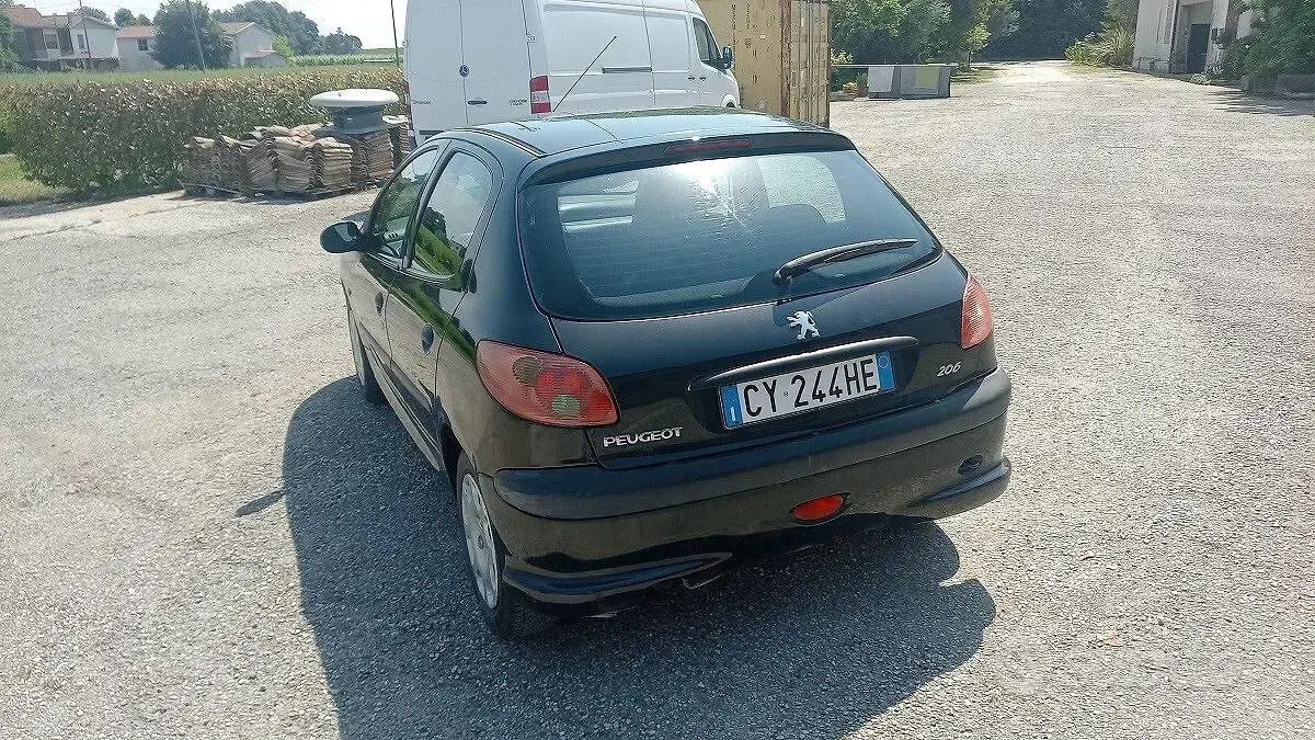 Usata Peugeot 206 75 CV (55 kW) 2005 Nero Berlina