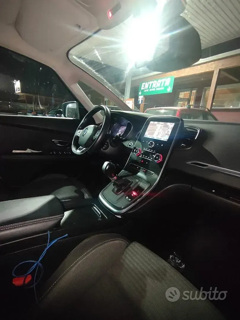 Usata Renault Scenic E-Tech 120 CV (88 kW) 2021 Grigio Monovolume
