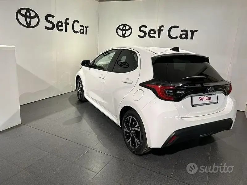 Nuova Toyota Yaris Hybrid Trend 2026 Bianco Berlina