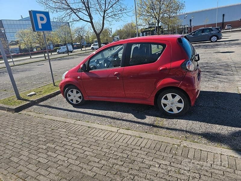 Usata Toyota Aygo Sol 68 CV (50 kW) 2009 Rosso Utilitaria