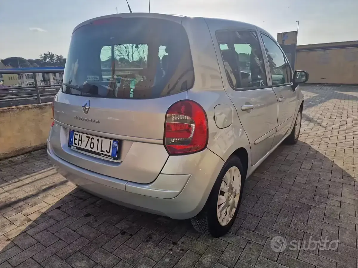 Usata Renault Modus 75 CV (55 kW) 2011 Grigio Monovolume