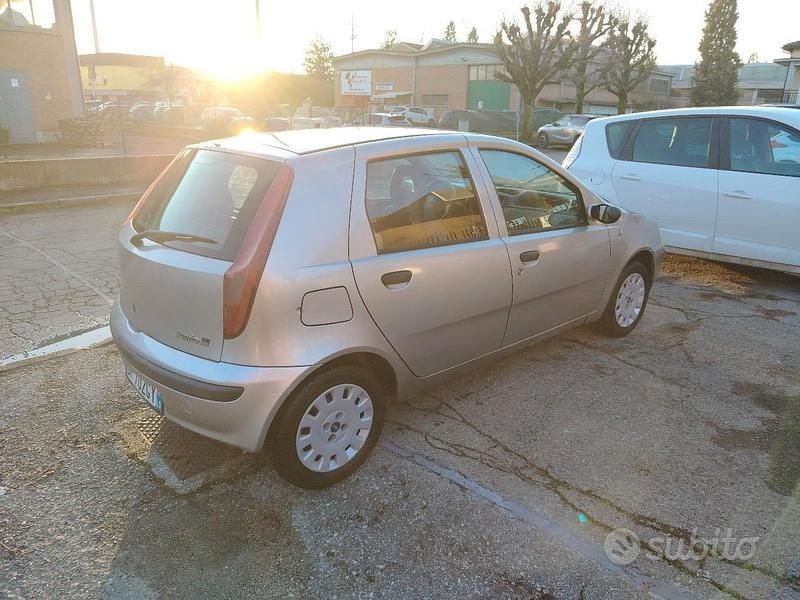 Usata Fiat Punto 60 CV (44 kW) 1999 Grigio Utilitaria