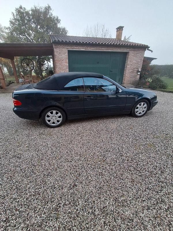 Usata Mercedes CLK200 136 CV (100 kW) 2000 Blu Cabrio