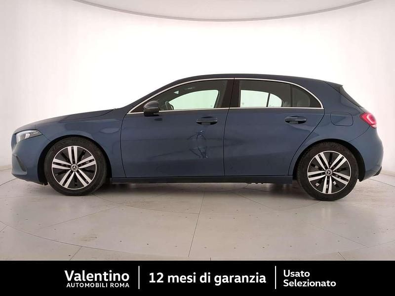 Usata Mercedes A160 109 CV (80 kW) 2022 Blu/azzurro Utilitaria