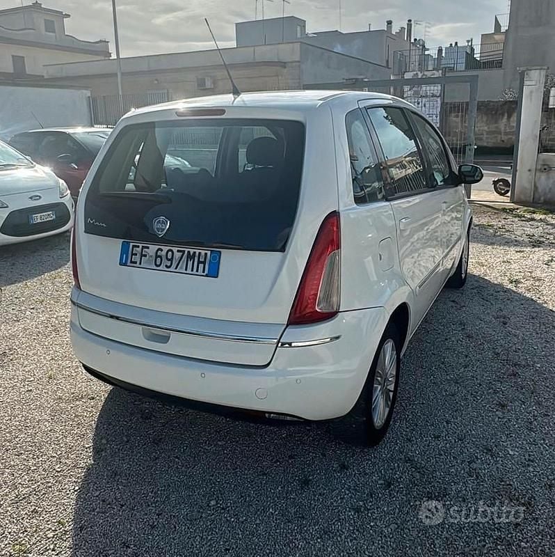 Usata Lancia Musa 95 CV (69 kW) 2011 Bianco Monovolume