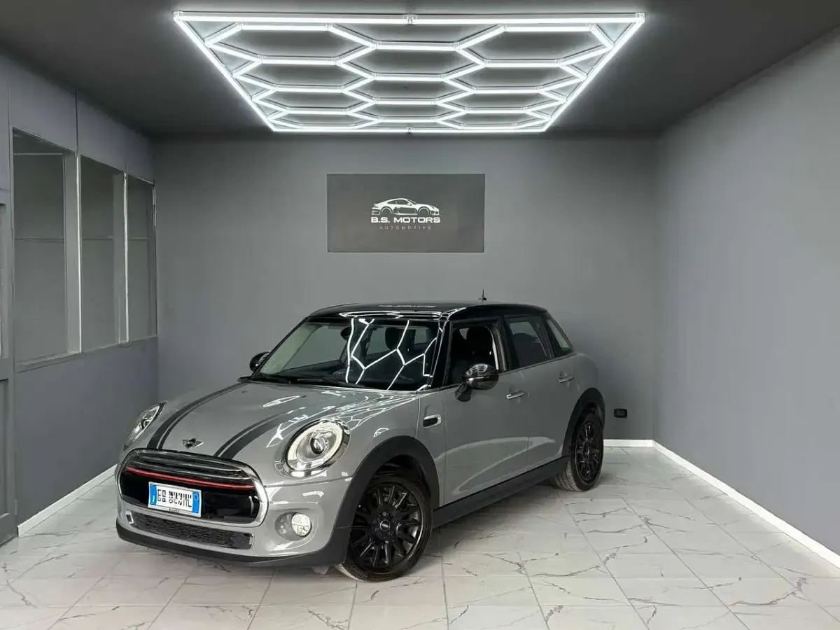 Usata Mini Cooper D Business 116 CV (85 kW) 2016 Grigio Utilitaria