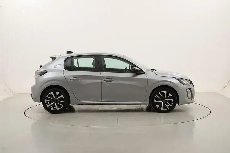 Usata Peugeot 208 Active+ 101 CV (74 kW) 2024 Grigio Utilitaria