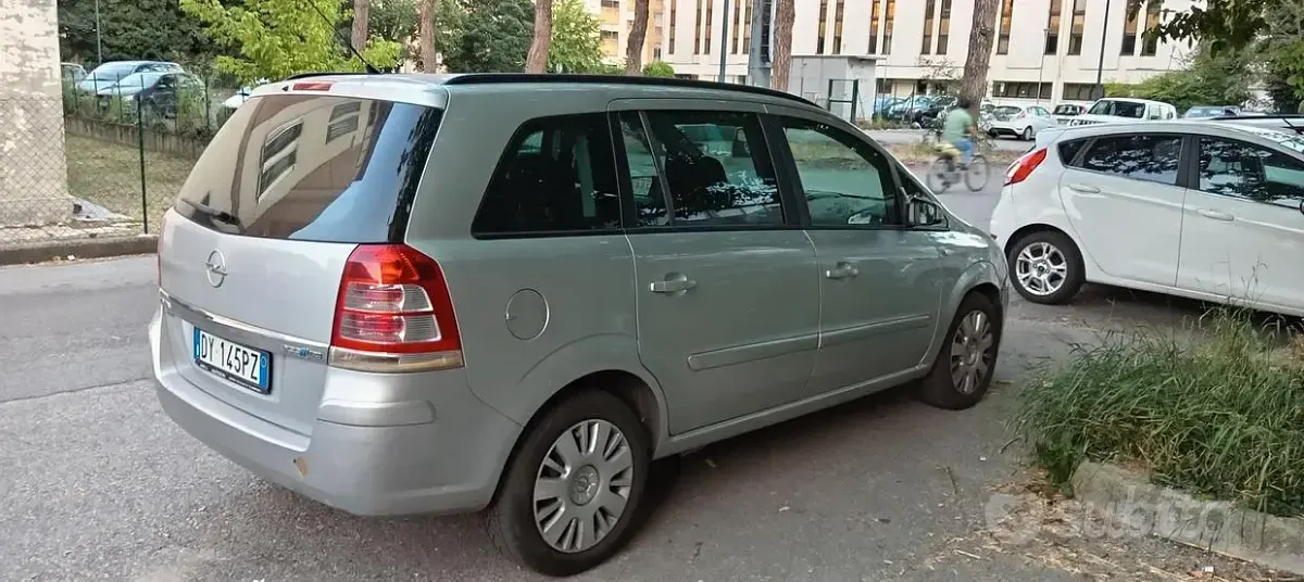 Usata Opel Zafira 150 CV (110 kW) 2009 Grigio Monovolume