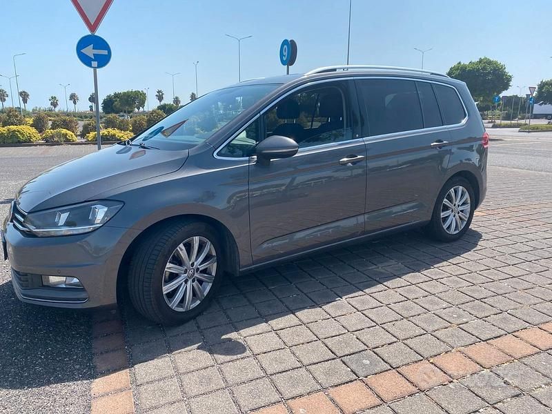 Usata 2016 VW Touran Monovolume | 15.300 € (Molto cara) - Immagine 1/4