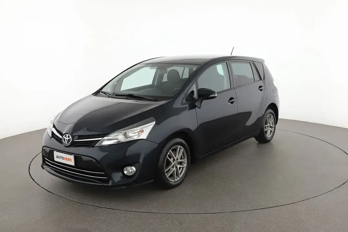 Usata Toyota Verso Active 112 CV (82 kW) 2016 Blu Monovolume