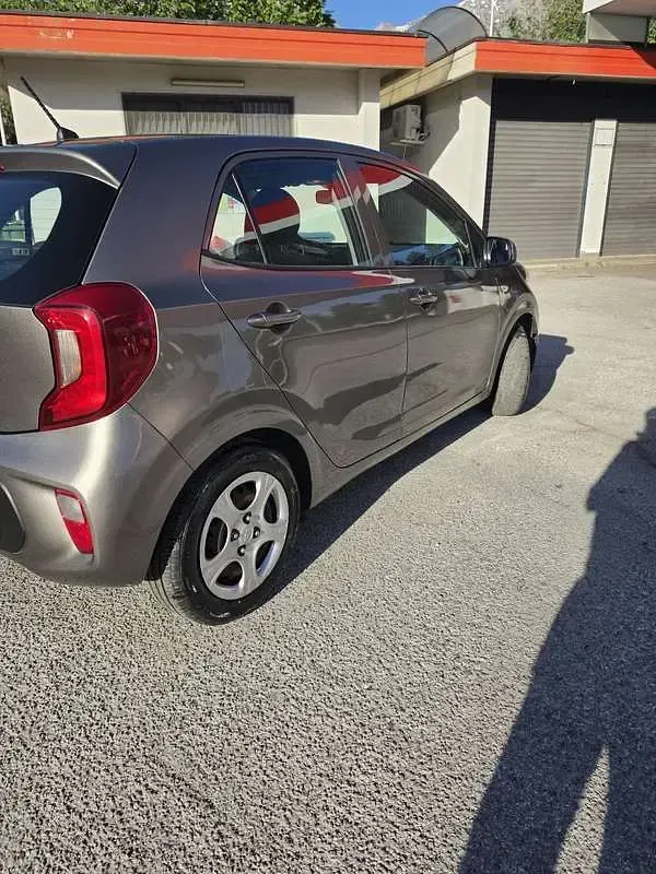 Usata Kia Picanto Active 65 CV (47 kW) 2018 Utilitaria
