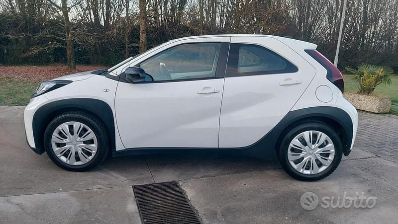 Usata Toyota Aygo X Active 72 CV (52 kW) 2024 Bianco SUV