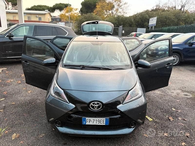 Usata Toyota Aygo Cool 69 CV (50 kW) 2018 Grigio Utilitaria