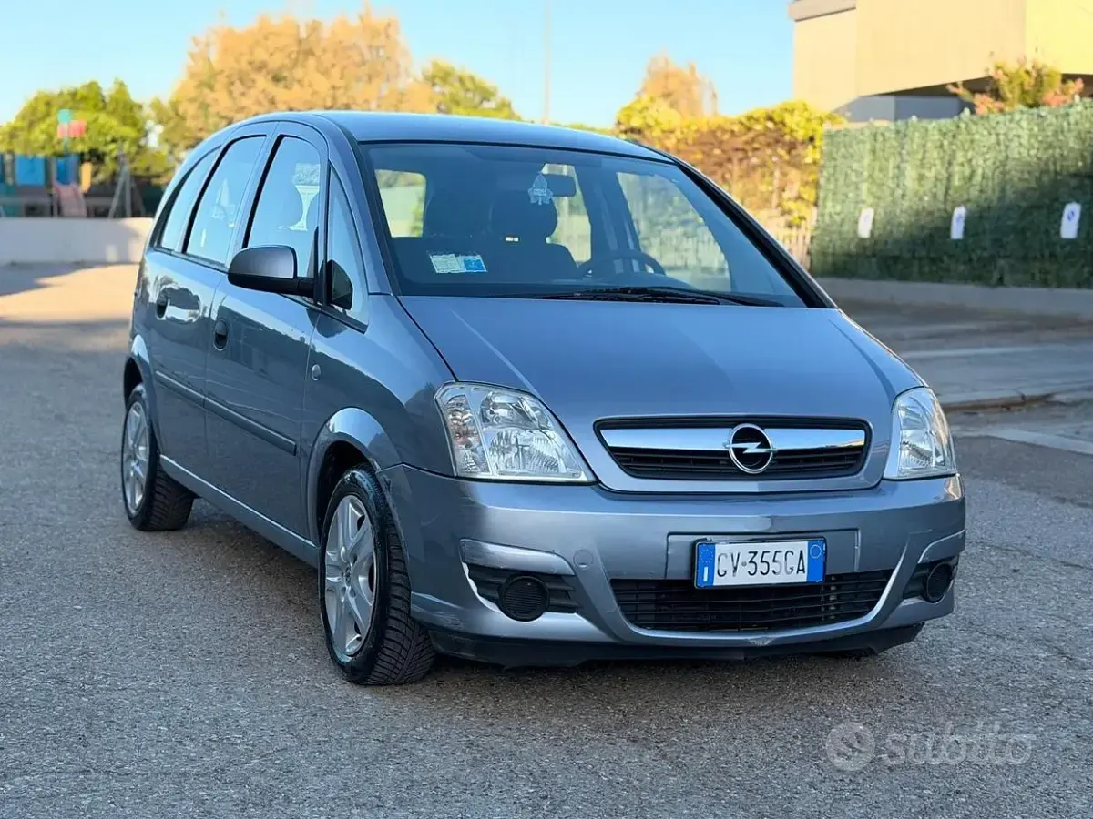 Usata Opel Meriva Cosmo 90 CV (66 kW) 2009 Grigio Monovolume