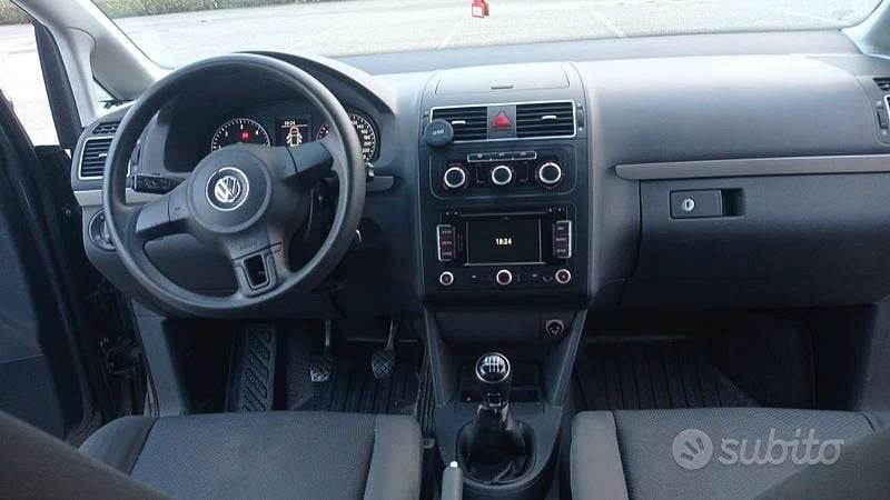 Usata VW Touran 105 CV (77 kW) 2014 Grigio Monovolume