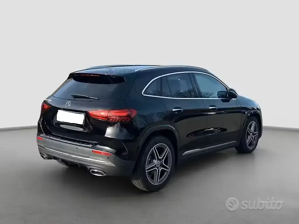 Usata Mercedes GLA200 AMG line 150 CV (110 kW) 2024 Nero SUV