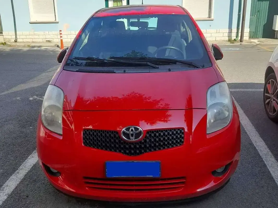 Usata Toyota Yaris 87 CV (63 kW) 2008 Rosso Utilitaria