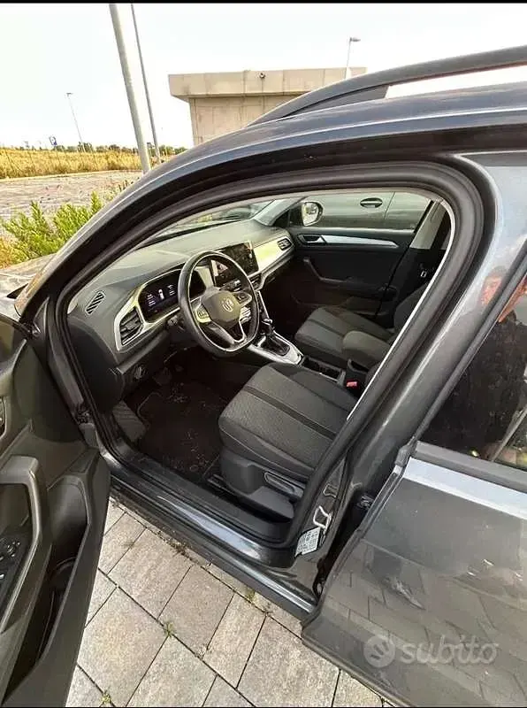 Usata VW T-Roc Life 150 CV (110 kW) 2023 Grigio SUV