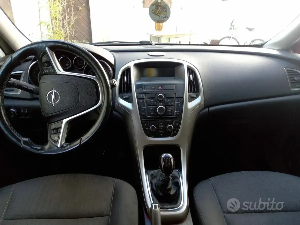 Usata Opel Astra 110 CV (80 kW) 2012 Bianco Station wagon