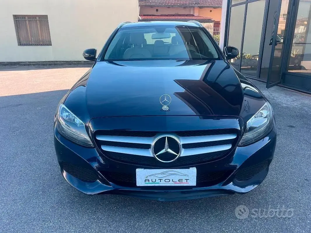 Usata Mercedes C200 136 CV (100 kW) 2016 Blu/azzurro Station wagon