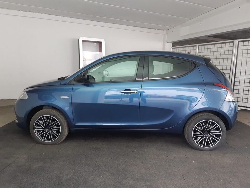 Usata Lancia Ypsilon Silver 70 CV (51 kW) 2021 Grigio Utilitaria