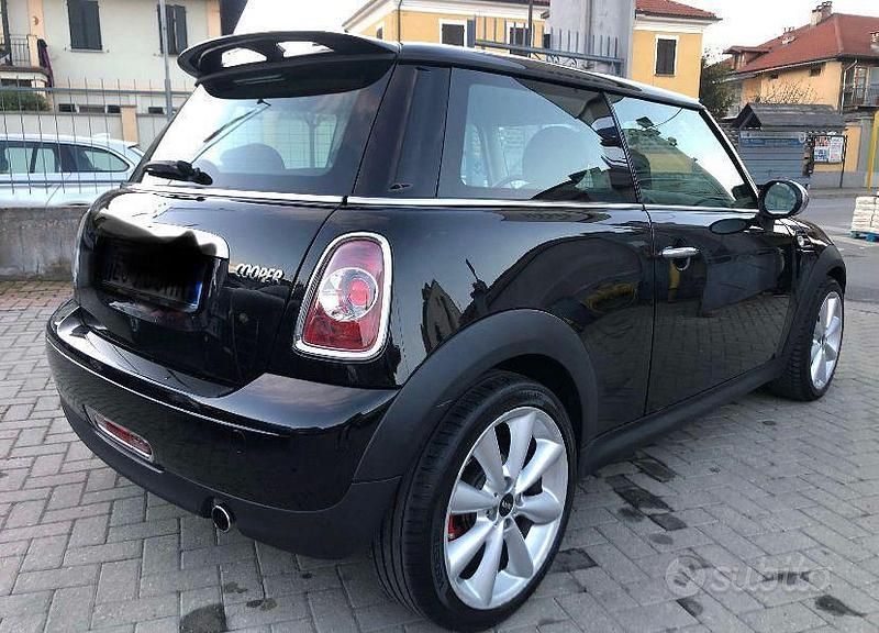 Begagnad Mini Cooper 98 HK (72 kW) 2011 Svart Halvkombi