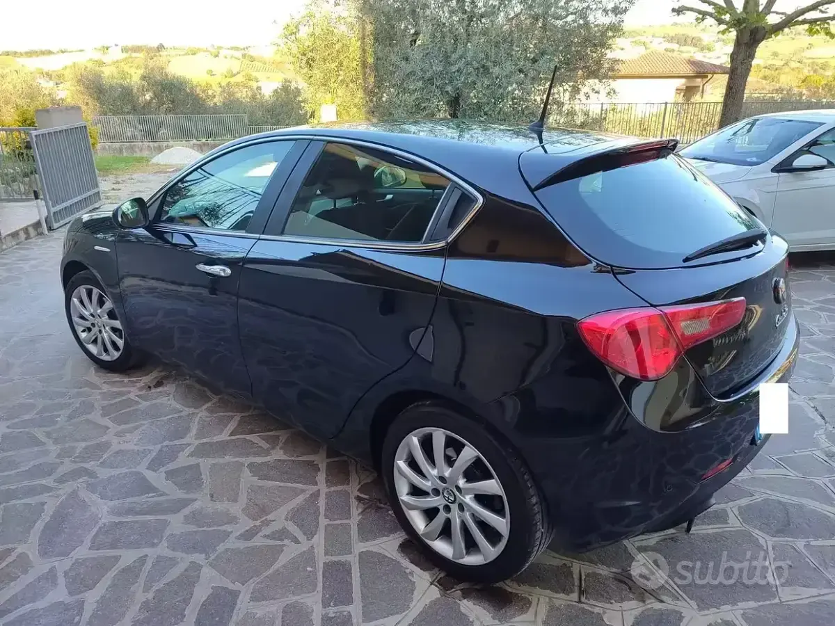 Usata Alfa Romeo Giulietta 105 CV (77 kW) 2015 Nero Utilitaria