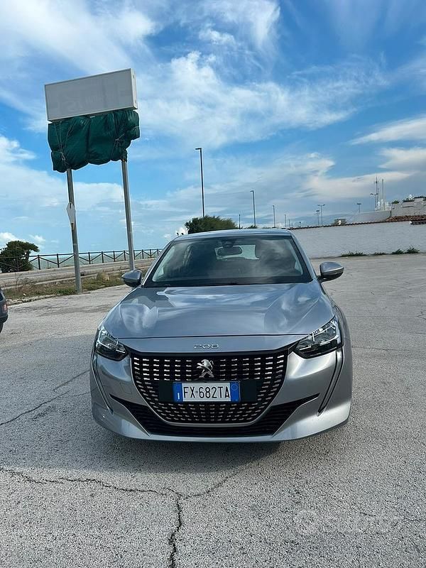 Usata Peugeot 208 101 CV (74 kW) 2019 Grigio Utilitaria