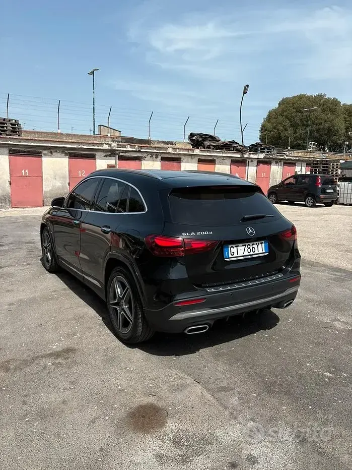 Usata Mercedes GLA200 Premium 150 CV (110 kW) 2024 Nero SUV