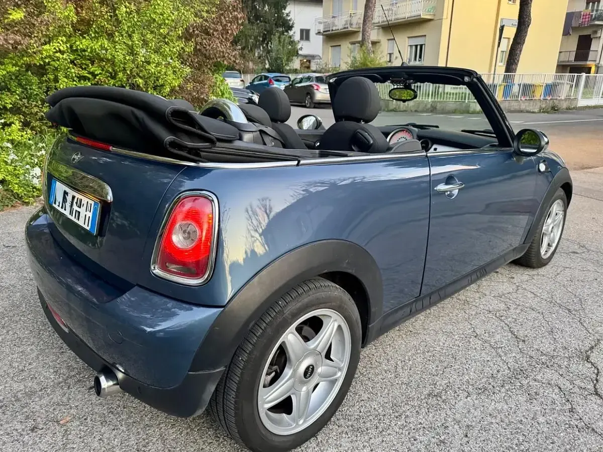 Usata Mini Cooper Cabriolet 120 CV (88 kW) 2010 Bluazzurro Cabrio