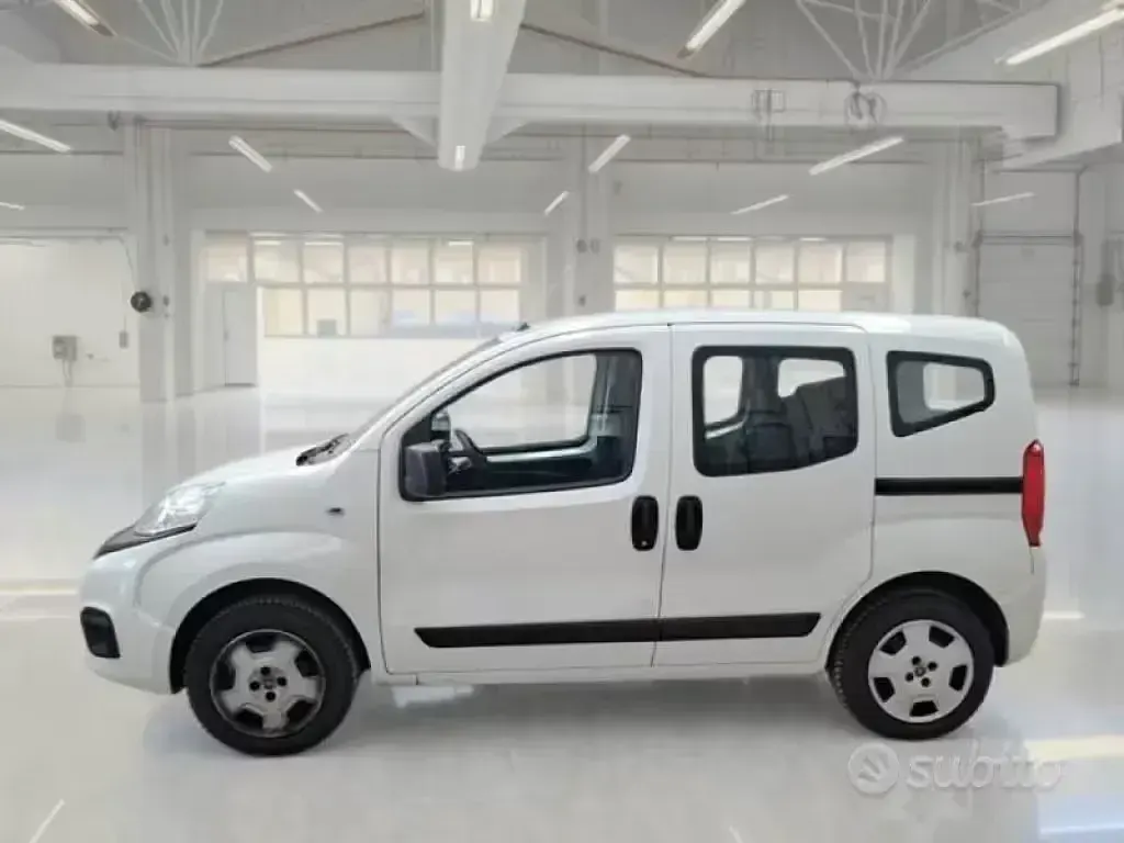 Usata Fiat Qubo Trekking 77 CV (56 kW) 2021 Bianco Monovolume