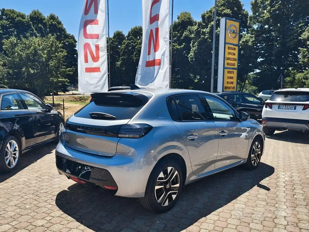 Usata Peugeot 208 Allure 101 CV (74 kW) 2024 Grigio Utilitaria