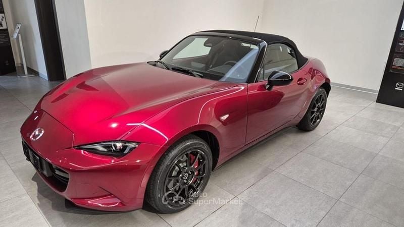 Premium formal red Nuova 2025 Mazda MX5 Homura-Line Cabrio | 35.800 € (Buon prezzo) - Immagine 1/4