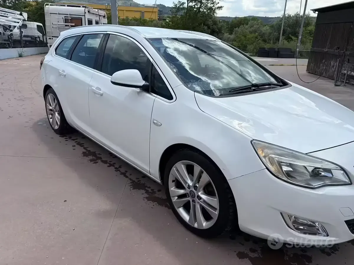 Usata Opel Astra Sport 82 CV (60 kW) 2011 Bianco Station wagon