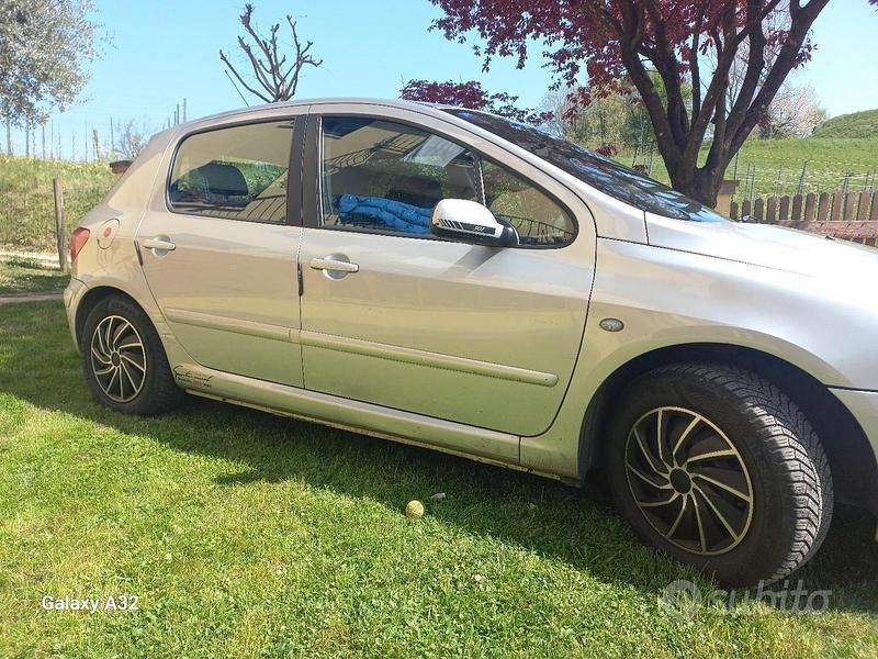 Usata Peugeot 307 90 CV (66 kW) 2002 Grigio Berlina