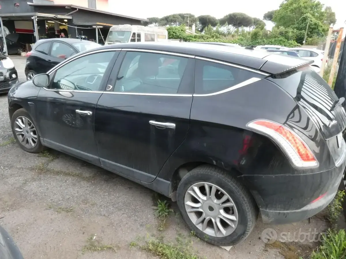 Gebraucht Lancia Delta 120 PS (88 kW) 2012 Schwarz Kleinwagen