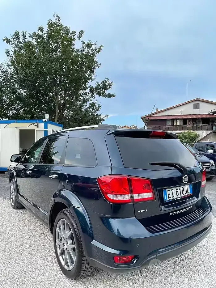 Usata Fiat Freemont Cross 170 CV (125 kW) 2015 Bluazzurro SUV