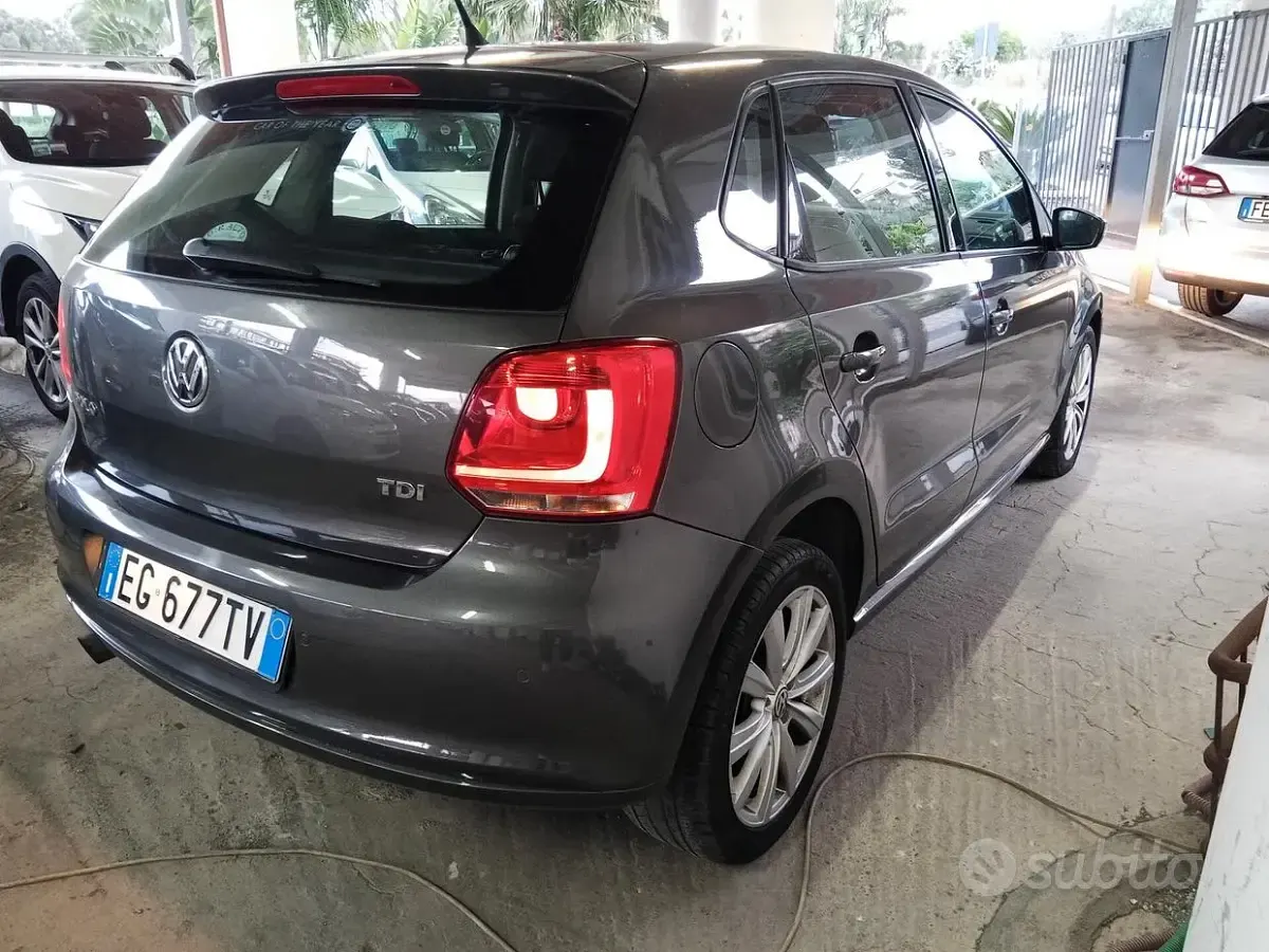 Usata VW Polo Highline 90 CV (66 kW) 2011 Grigio Utilitaria