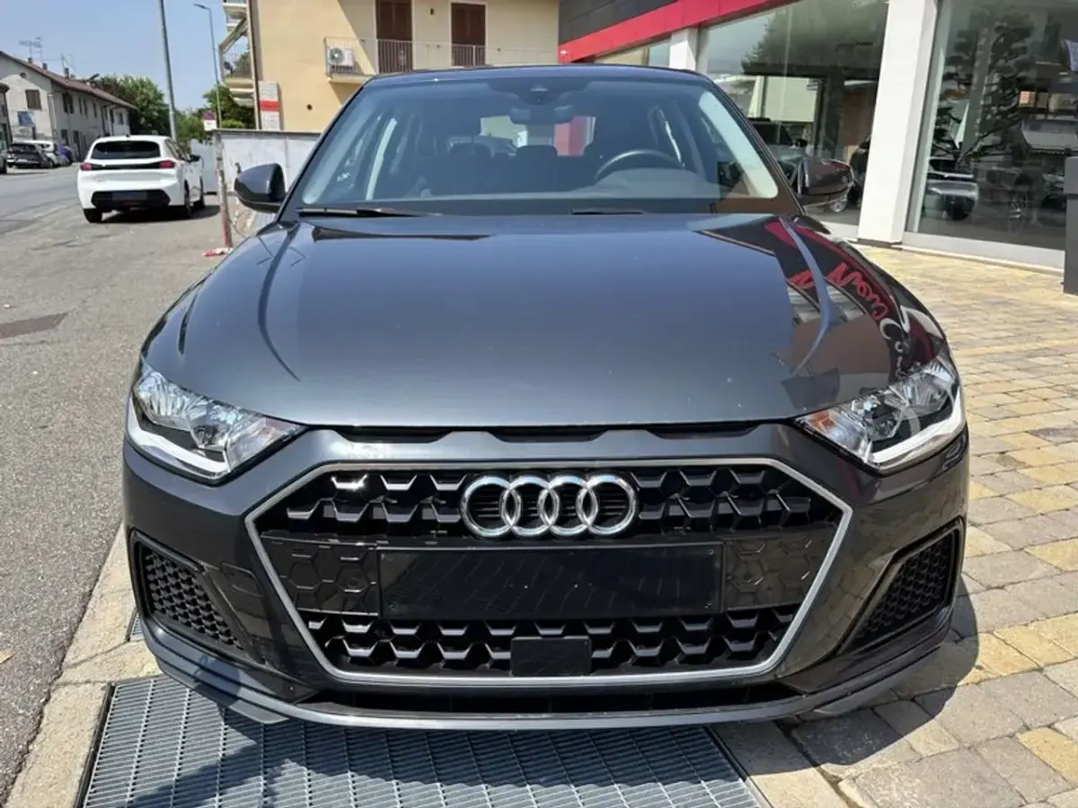 Usata Audi A1 Ambiente 95 CV (69 kW) 2023 Grigio SUV