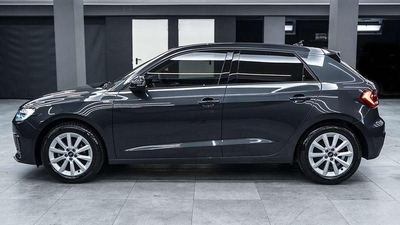 Usata Audi A1 Sportback Admired 95 CV (69 kW) 2025 Grigio scuro metall perlato Utilitaria