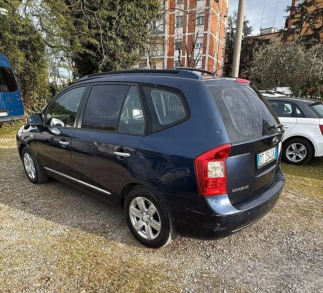 Usata Kia Carens 140 CV (102 kW) 2008 Blu Monovolume
