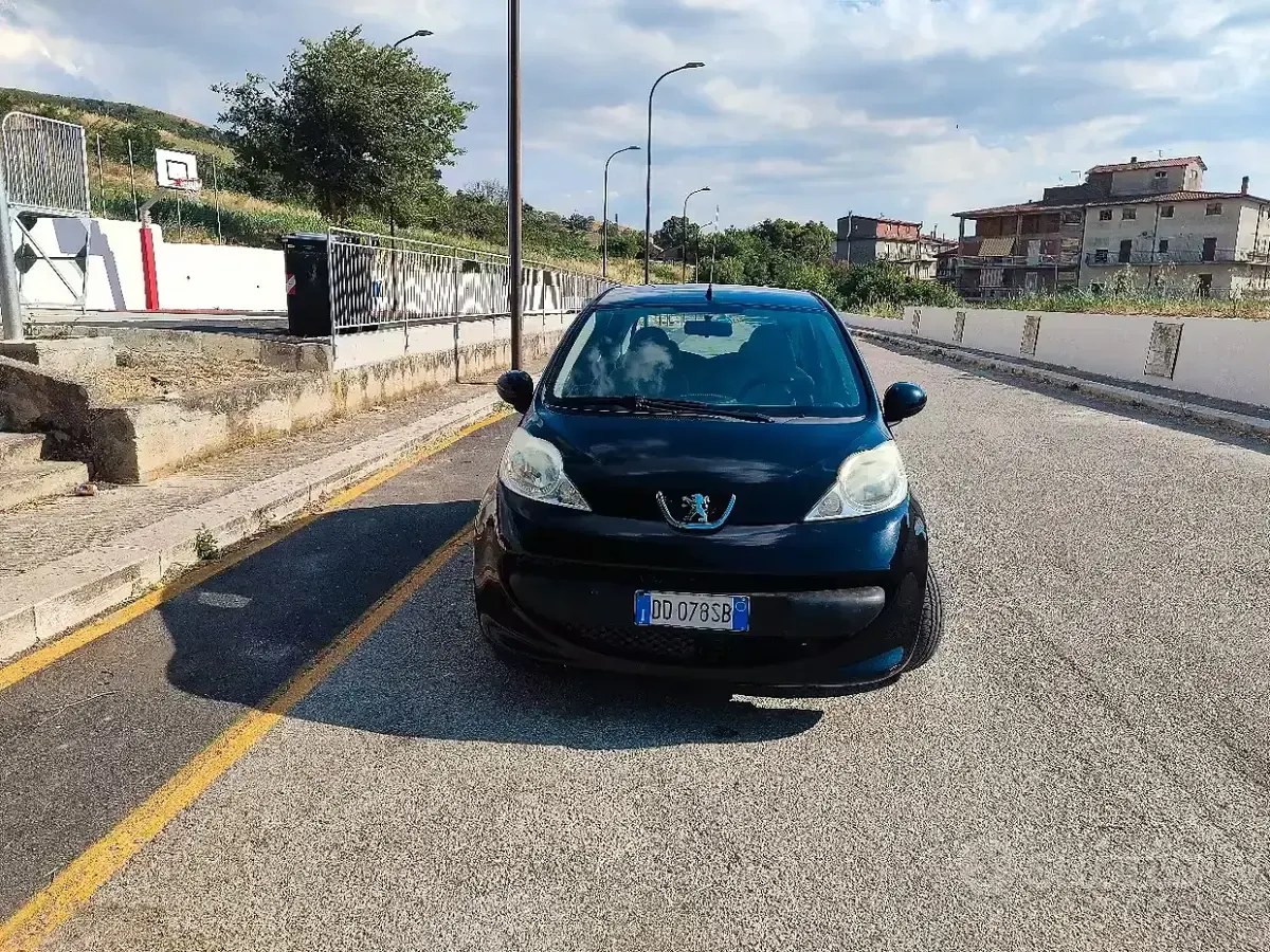 Usata Peugeot 107 68 CV (50 kW) 2006 Nero Utilitaria