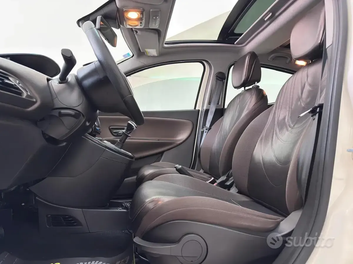 Usata Lancia Ypsilon Platinum 69 CV (50 kW) 2012 Bianco Utilitaria