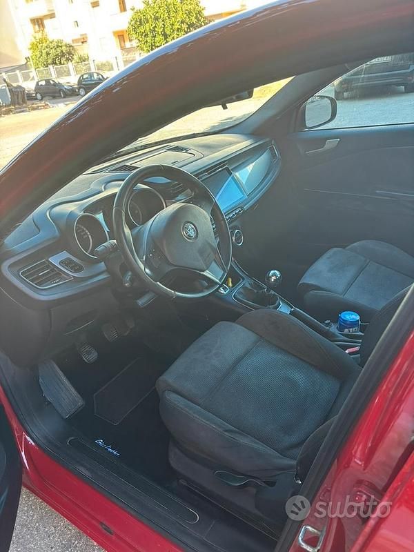 Usata Alfa Romeo Giulietta Exclusive 105 CV (77 kW) 2012 Rosso Utilitaria