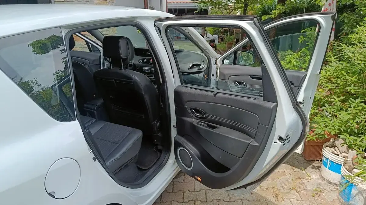 Usata Renault Scenic E-Tech XMOD 131 CV (96 kW) 2011 Bianco Monovolume